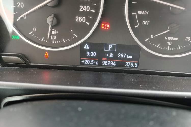Used BMW 1 Series 2015 120i Leading Model Odometer Close Up