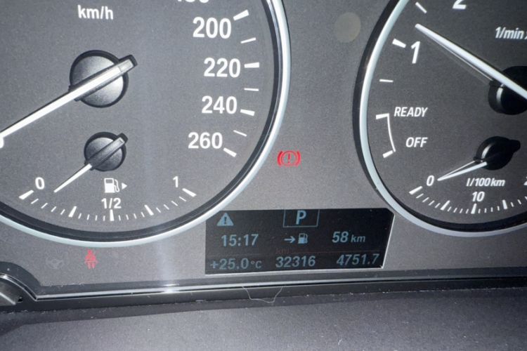 Used BMW 1 Series 2015 120i Leading Model Odometer Close Up
