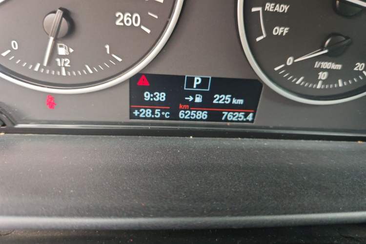 Used BMW 1 Series 2015 120i Leading Model Odometer Close Up