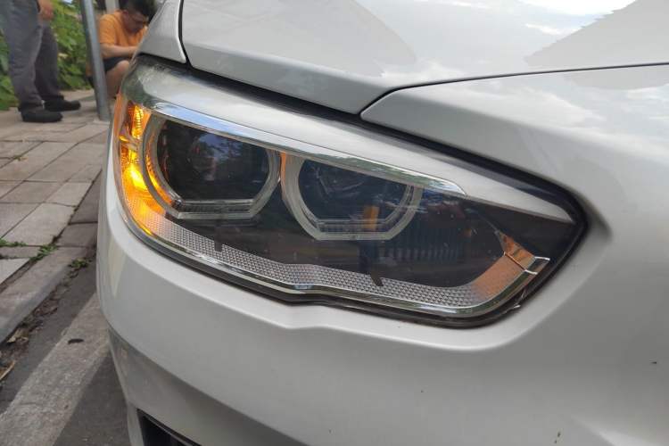 Used BMW 1 Series 2015 118i Leading Model Right Front Headlight