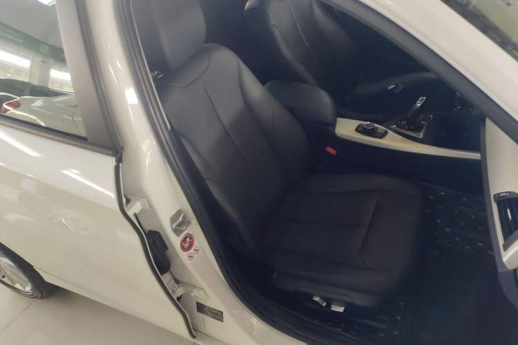 Used BMW 1 Series 2015 120i Leading Model Right Front Seat