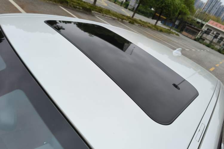 Used BMW 1 Series 2015 120i Leading Model Roof