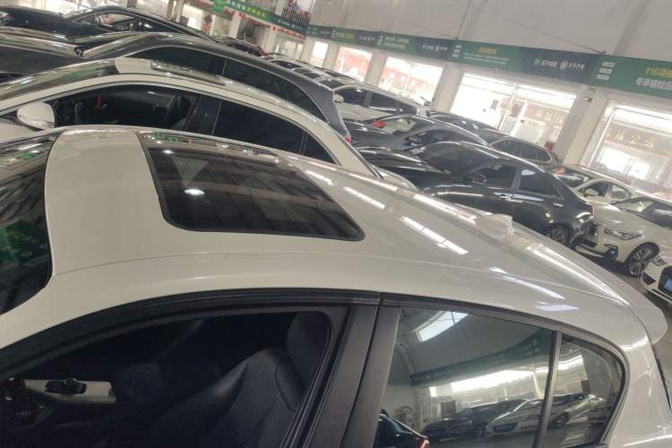 Used BMW 1 Series 2015 120i Leading Model Roof