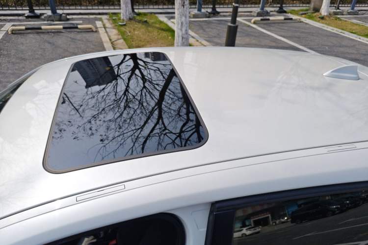Used BMW 1 Series 2015 120i Leading Model Roof