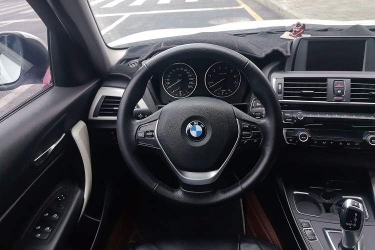 Used BMW 1 Series 2015 120i Leading Model Steering Wheel