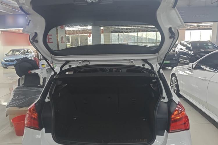 Used BMW 1 Series 2015 120i Leading Model Trunk