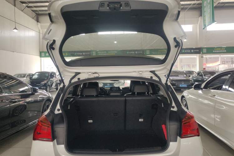 Used BMW 1 Series 2015 120i Leading Model Trunk