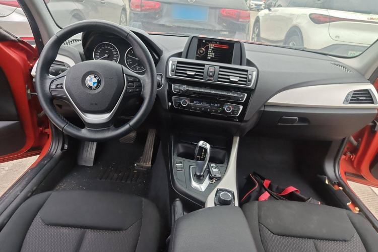 Used BMW 1 Series 2015 120i Leading Model Center Console