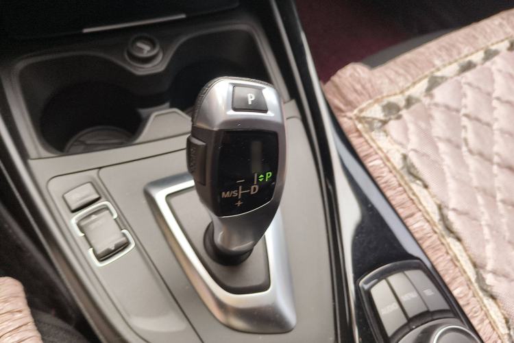 Used BMW 1 Series 2015 120i Sport Design Package Gear Lever