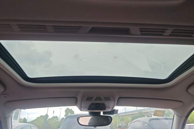 Used BMW 1 Series 2015 120i Leading Model Headliner
