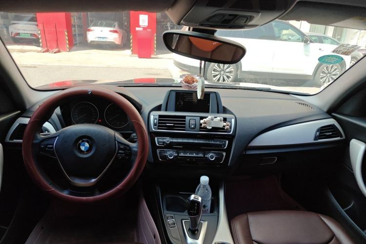 Used BMW 1 Series 2016 118i Leading Model Center Console