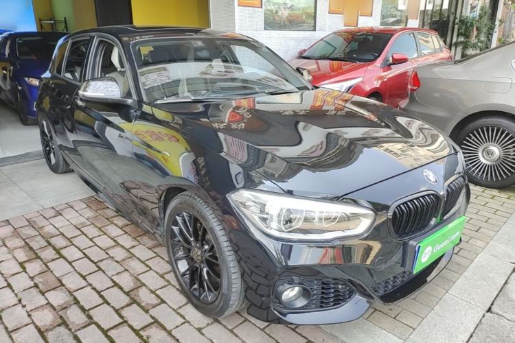 Used BMW 1 Series 2016 118i Urban Design Package Front Right 45 Deg