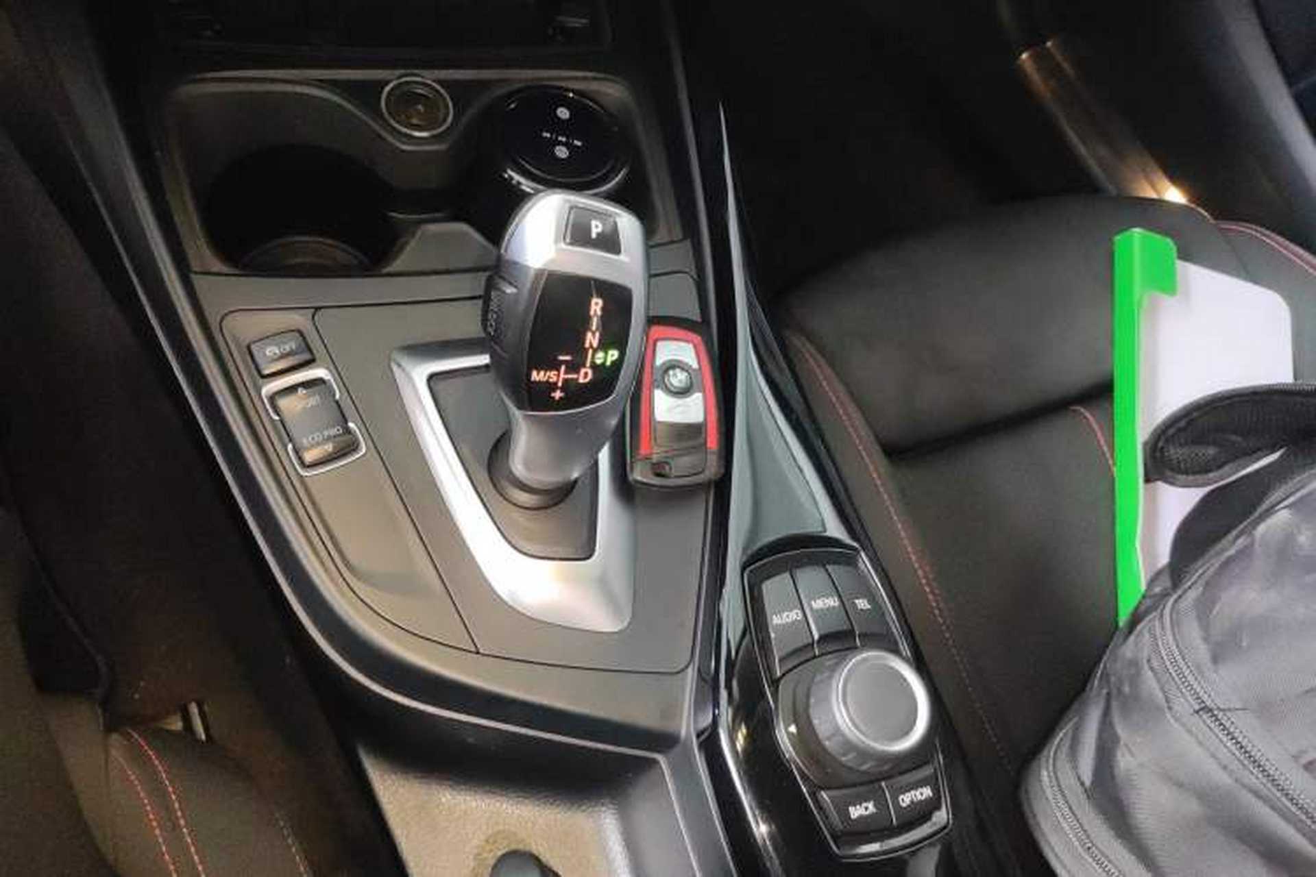 Used BMW 1 Series 2016 120i Sport Design Package Gear Lever