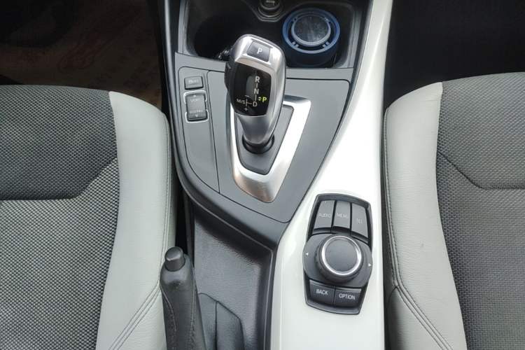 Used BMW 1 Series 2016 118i Urban Design Package Gear Lever