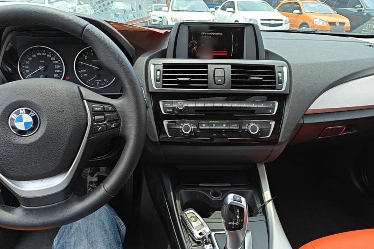 Used BMW 1 Series 2016 118i Leading Model Center Console