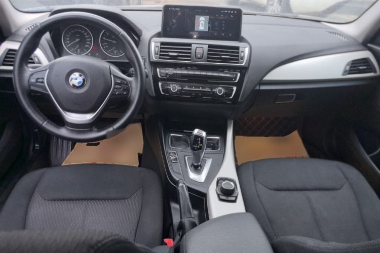 Used BMW 1 Series 2016 118i Leading Model Center Console