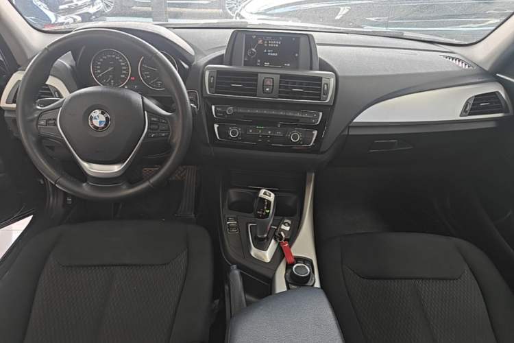Used BMW 1 Series 2016 118i Leading Model Center Console
