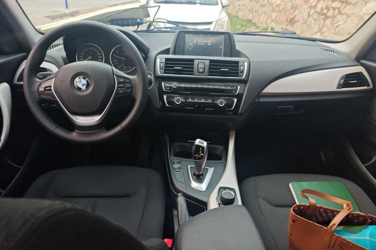 Used BMW 1 Series 2016 118i Leading Model Center Console