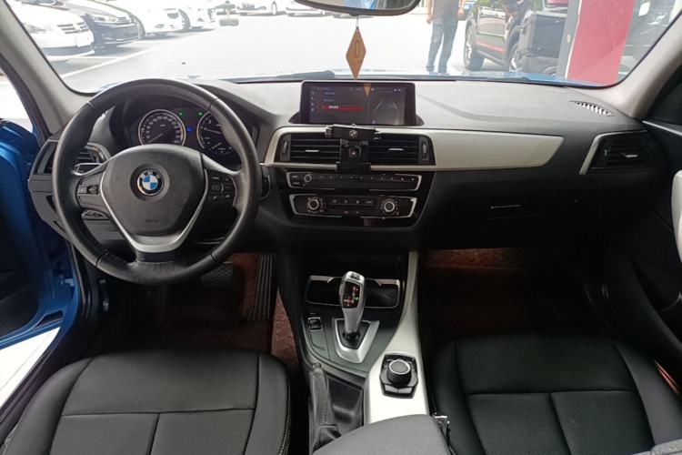 Used BMW 1 Series 2016 118i Leading Model Center Console