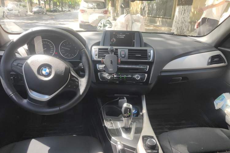 Used BMW 1 Series 2016 118i Leading Model Center Console