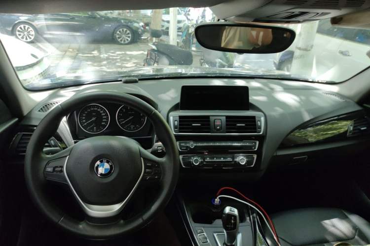Used BMW 1 Series 2016 118i Leading Model Center Console