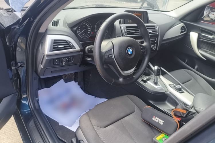 Used BMW 1 Series 2016 120i Leading Model Center Console