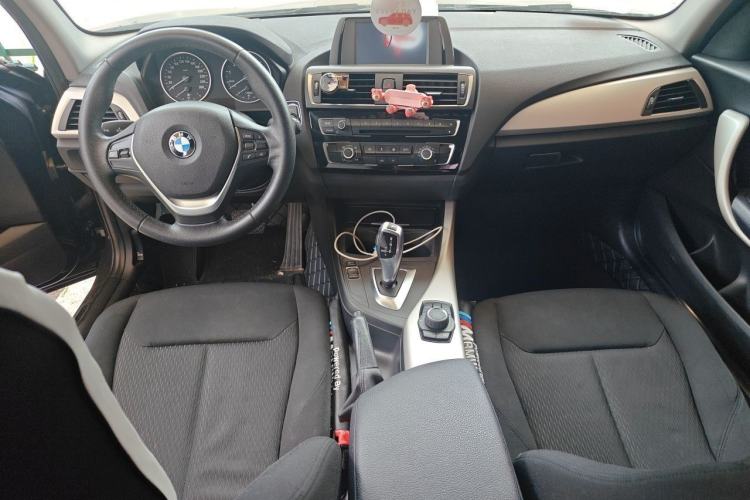 Used BMW 1 Series 2016 118i Leading Model Center Console