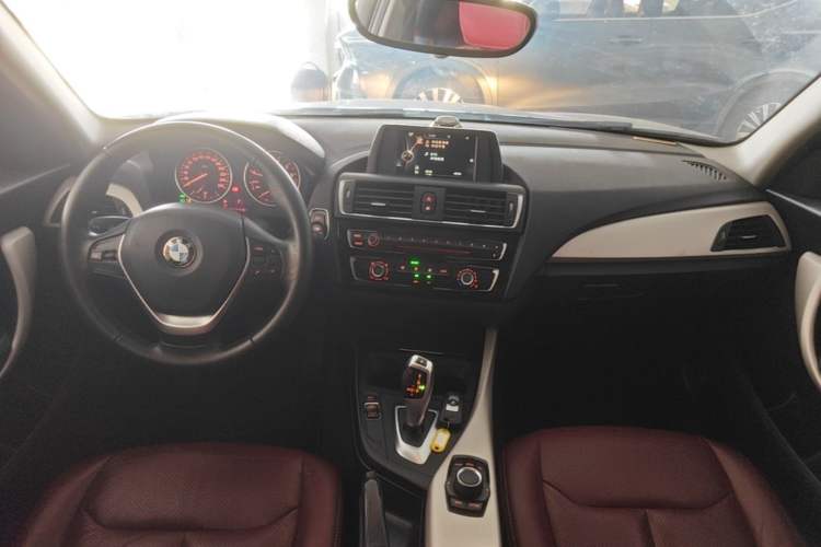 Used BMW 1 Series 2016 118i Leading Model Center Console