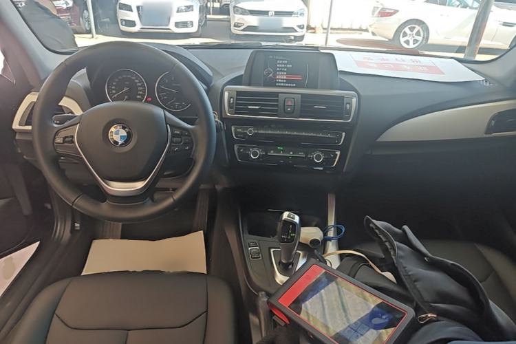 Used BMW 1 Series 2016 118i Leading Model Center Console