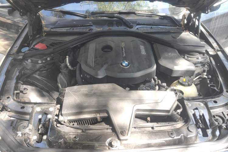 Used BMW 1 Series 2016 118i Leading Model Engine Bay