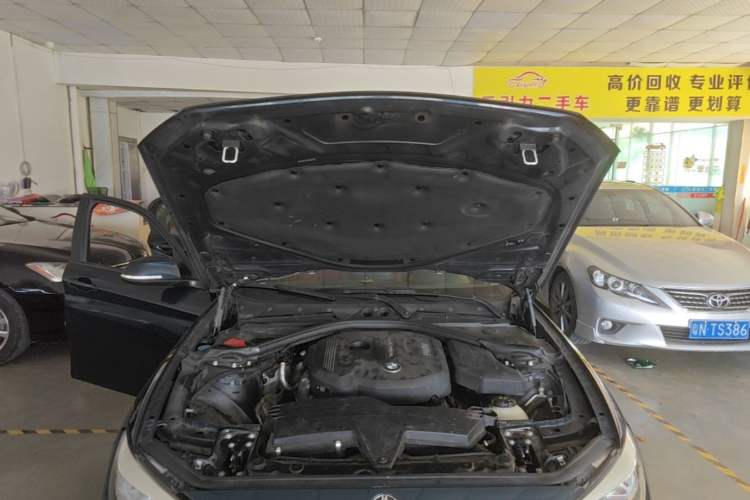 Used BMW 1 Series 2016 118i Leading Model Engine Bay