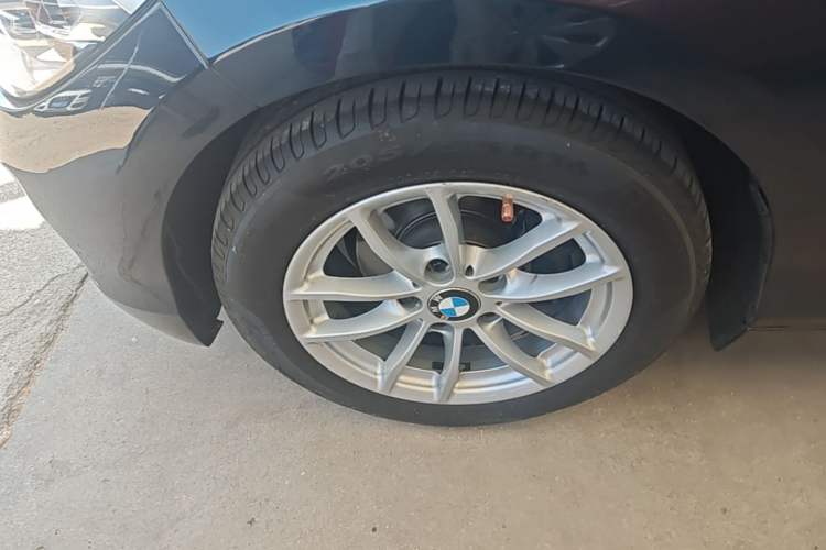 Used BMW 1 Series 2016 118i Leading Model Exterior 4
