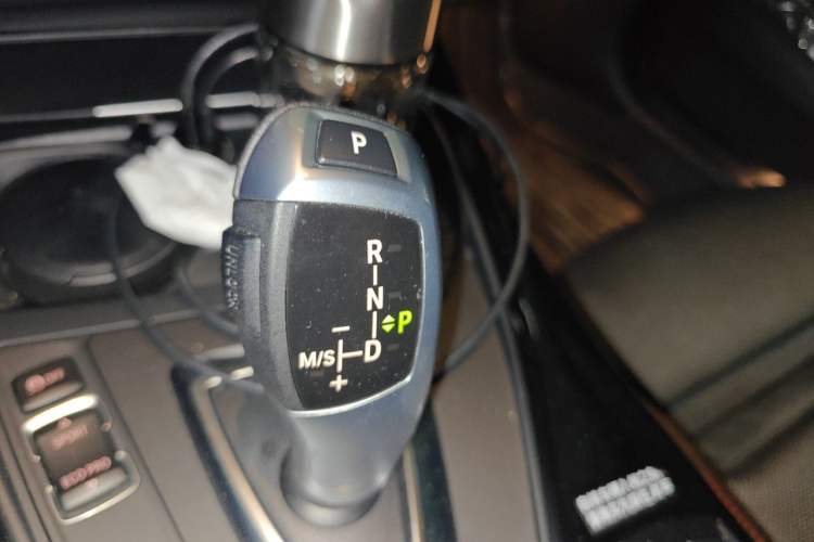 Used BMW 1 Series 2016 120i Sport Design Package Gear Lever