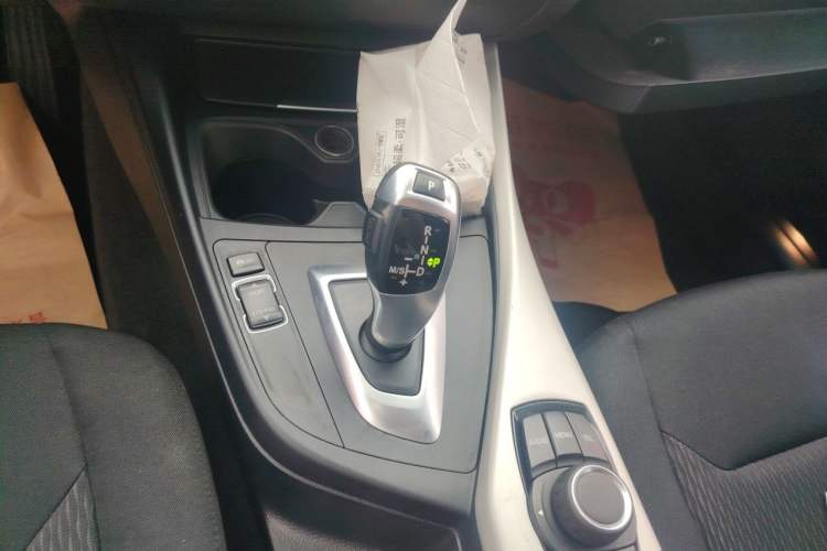Used BMW 1 Series 2016 120i Leading Model Gear Lever
