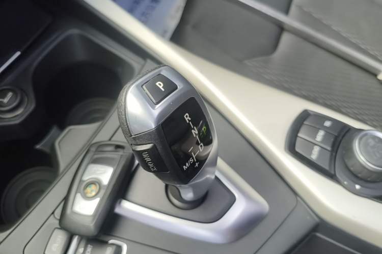 Used BMW 1 Series 2016 120i Leading Model Gear Lever
