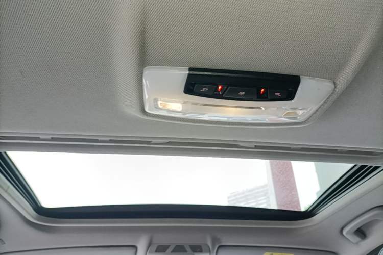 Used BMW 1 Series 2016 118i Leading Model Headliner