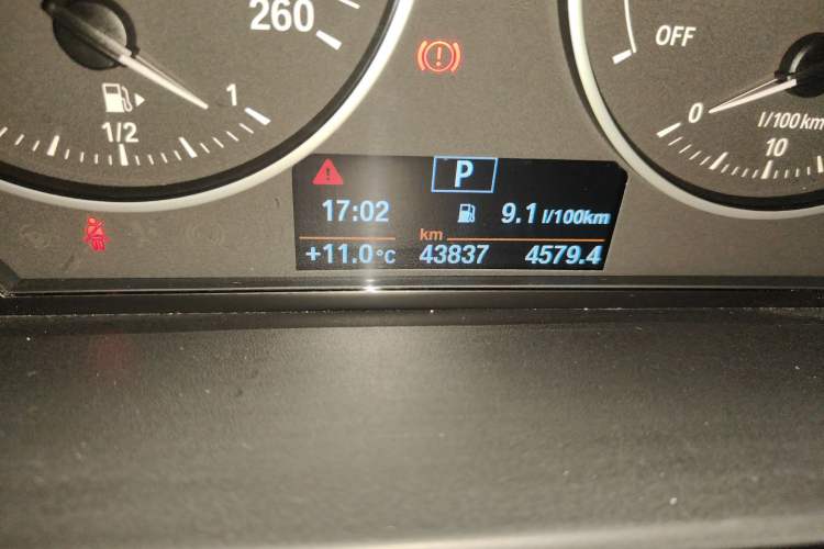 Used BMW 1 Series 2016 118i Leading Model Odometer Close Up