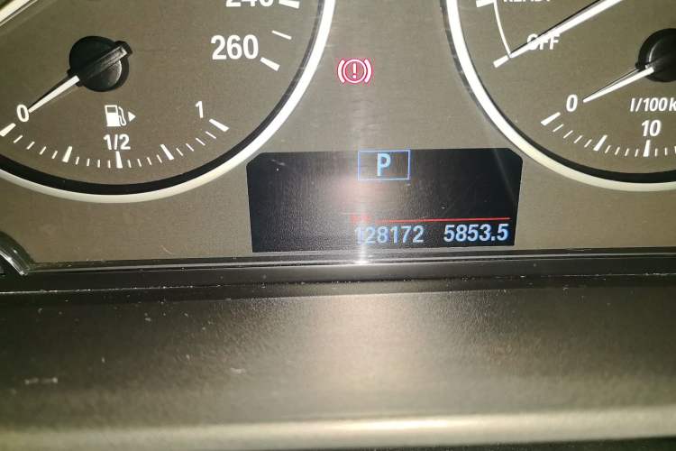 Used BMW 1 Series 2016 118i Leading Model Odometer Close Up