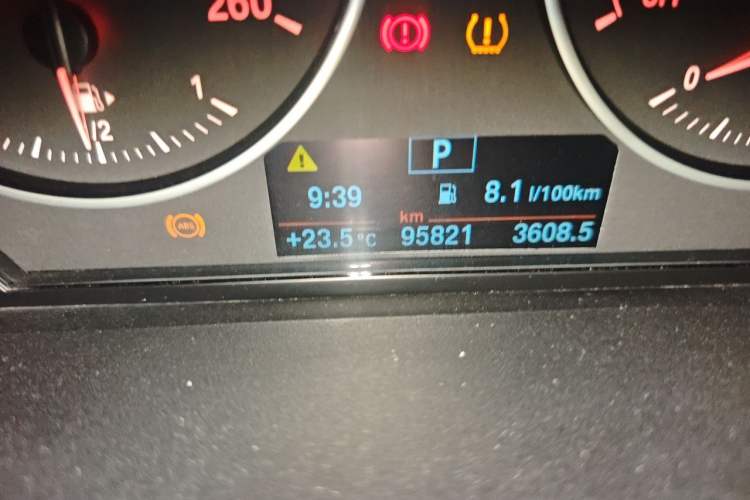 Used BMW 1 Series 2016 118i Urban Design Package Odometer Close Up