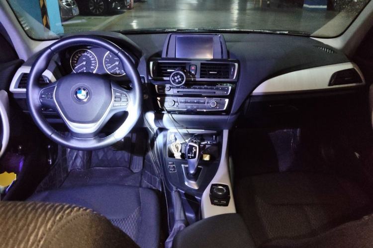 Used BMW 1 Series 2016 118i Leading Model Center Console