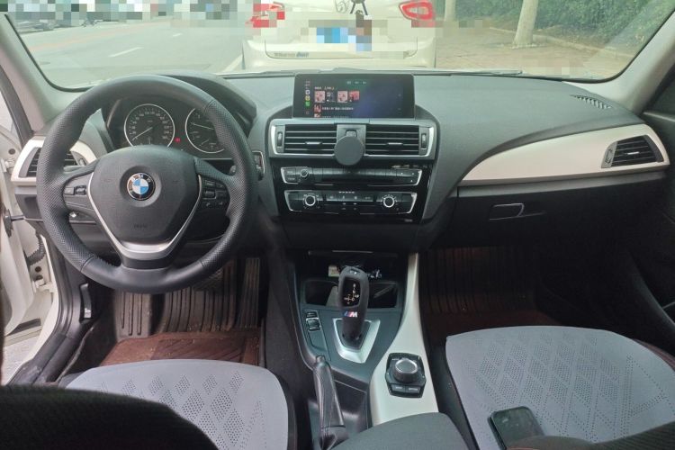 Used BMW 1 Series 2016 118i Leading Model Center Console
