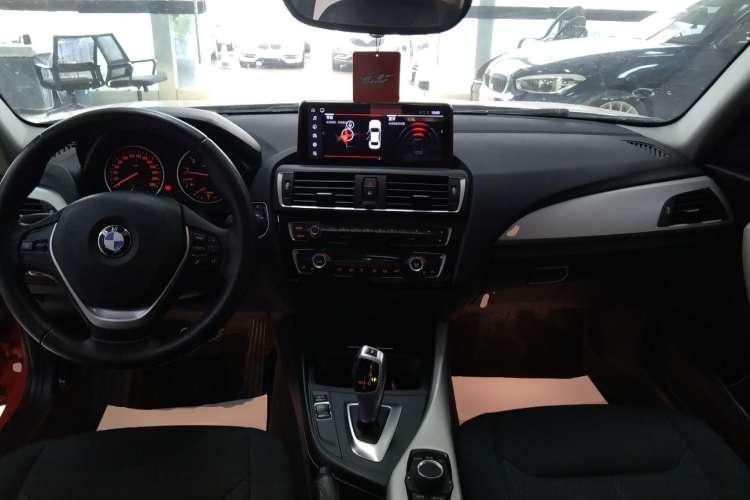 Used BMW 1 Series 2016 120i Leading Model Center Console