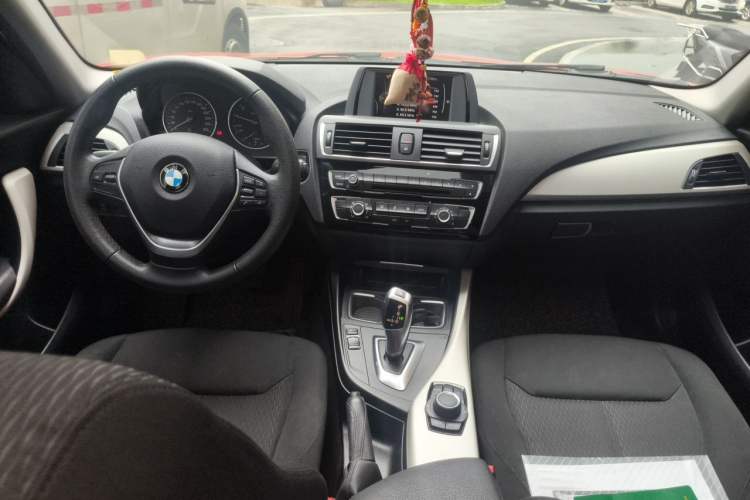 Used BMW 1 Series 2016 118i Leading Model Center Console