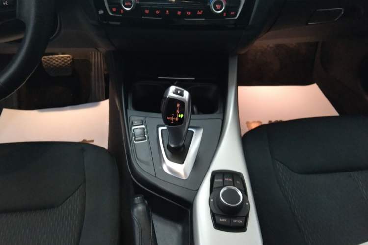 Used BMW 1 Series 2016 120i Leading Model Gear Lever