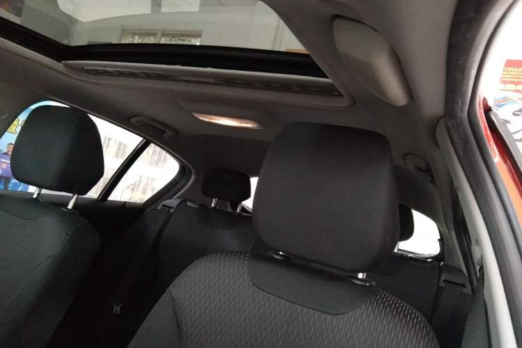 Used BMW 1 Series 2016 120i Leading Model Headliner