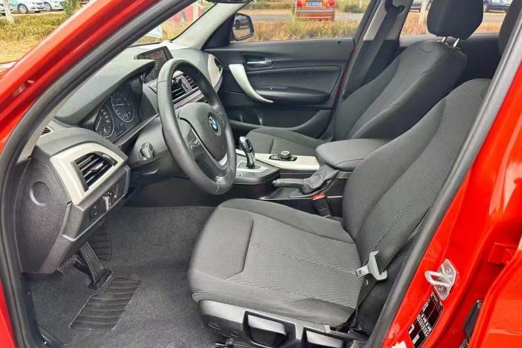 Used BMW 1 Series 2016 118i Leading Model Interior 2