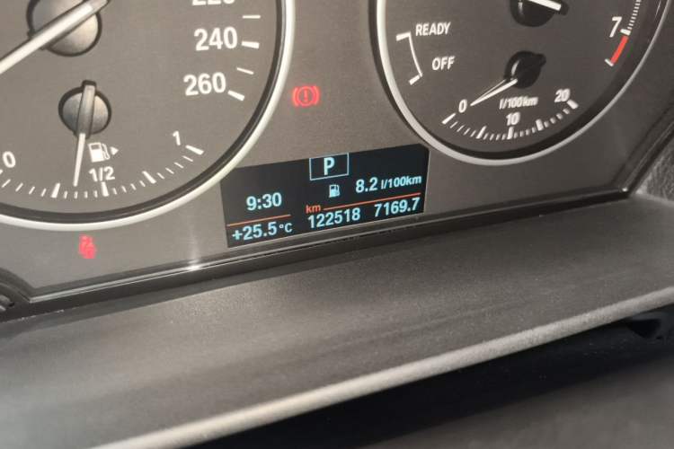 Used BMW 1 Series 2016 118i Leading Model Odometer Close Up