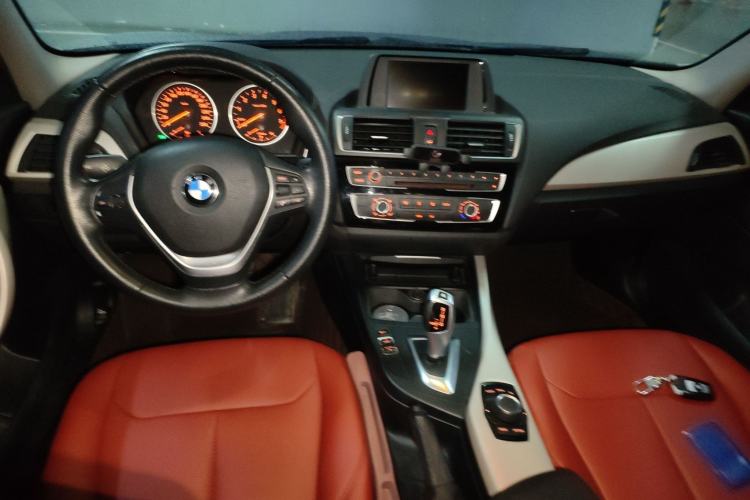Used BMW 1 Series 2016 118i Leading Model Center Console