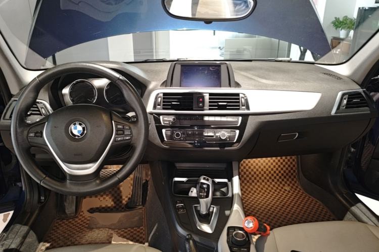 Used BMW 1 Series 2016 118i Leading Model Center Console
