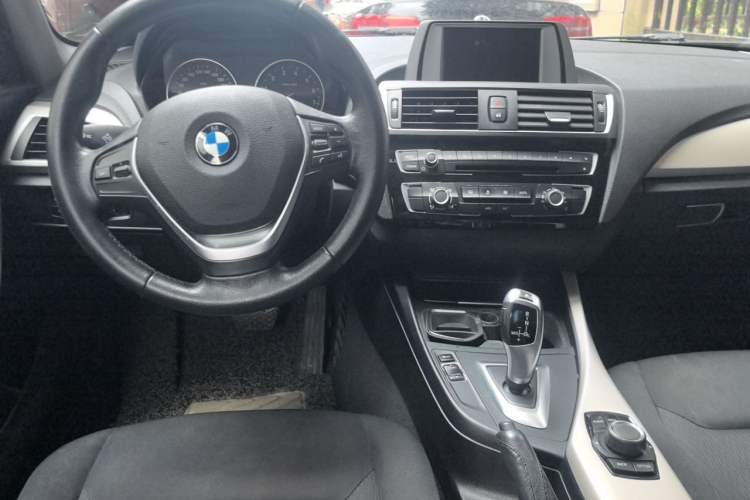Used BMW 1 Series 2016 118i Leading Model Center Console